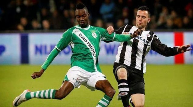 足球学院必 足球学院必