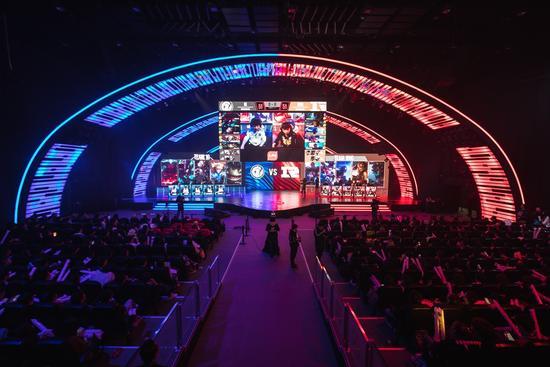 正如许多竞 正如许多竞