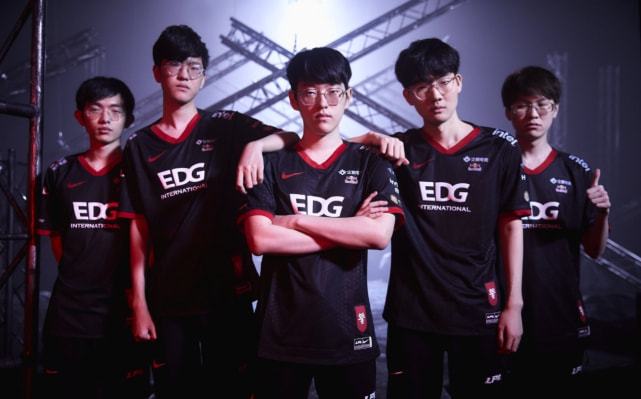 近前十的故 近前十的故